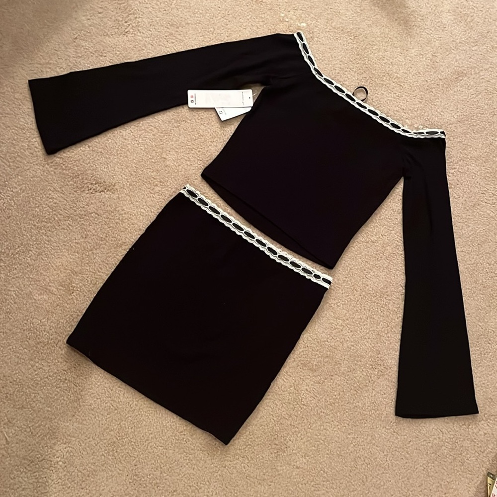 Madden Girl Black Off-the-Shoulder Crop Top with White Trim - Picture 13 of 13